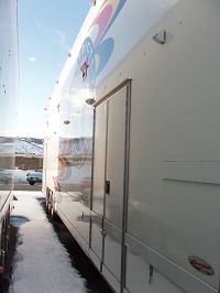Double-door at center of trailer