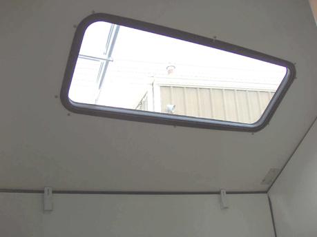 BACK BED SKYLIGHT