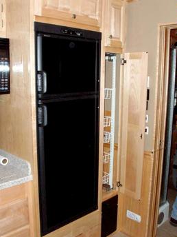FRIGERATOR
