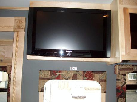 32 INCH TV