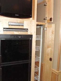 KITCHEN PANTRY