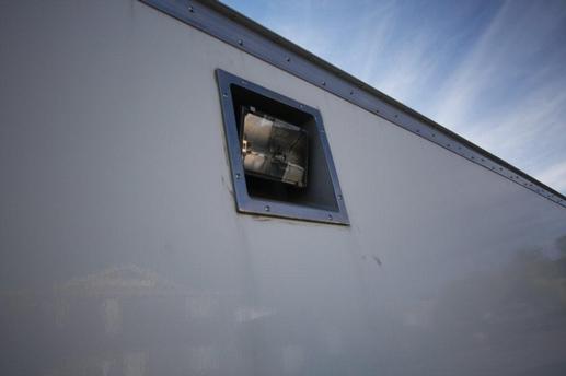CONTINENTIAL CARGO 48' EXTERIOR QUARTZ LIGHTING