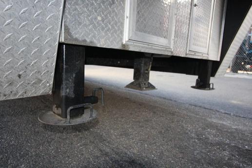 CONTINENTIAL CARGO 48' ELECTRIC/HYDRALIC JACKS AND STABLIZERS