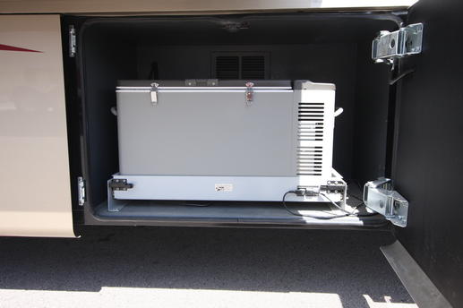 OUTSIDE FRIG & FREEZER